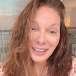Alex Meneses Instagram - A brought a tan pair of shoes. But… Happy New Year. Starting the new year with no makeup. It’s a @pamelaanderson look. #love #my #perfect #life Florida