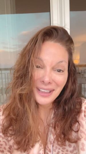 Alex Meneses Instagram - A brought a tan pair of shoes.  But…

Happy New Year.  Starting the new year with no makeup.  It’s a @pamelaanderson look. 
#love #my #perfect #life