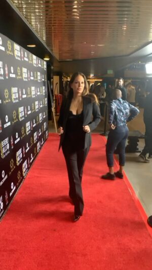 Alex Meneses Instagram - Dancin into the week like…

#mondaymotivation