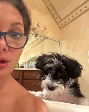 Alex Meneses Instagram - Someone is helping me take a bath.  #Coco #bathtime