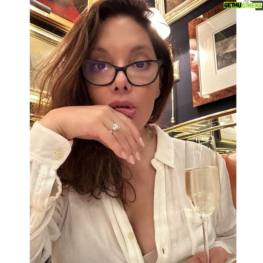 Alex Meneses Instagram - Staring at really fancy tacos. @ralphlauren #tacotuesday #nomakeup #noproblem #casual #mommy #lunch RL Restaurant