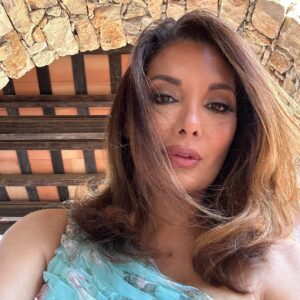 Alex Meneses Instagram - Love is in the air.

#love #monday #motivation