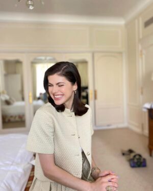 Alexandra Daddario Instagram - @dior! C’est magnifique! 
💇‍♀️ @bentalbott 
💄 @cgonzalezbeauty 
📸 @darren_gerrish