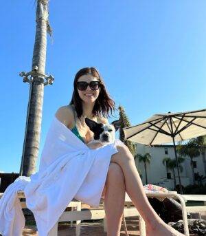 Alexandra Daddario Instagram - 🏖️☀️