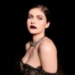 Alexandra Daddario Instagram - Mayfair Witches 📸 💇🏻‍♀️ @bobbyeliot 💄 @lotstar 👗 @dior @emmajademorrison