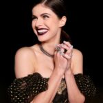 Alexandra Daddario Instagram - Mayfair Witches 📸 💇🏻‍♀️ @bobbyeliot 💄 @lotstar 👗 @dior @emmajademorrison