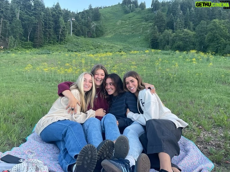 Alexus Oladi Instagram - lil picnic 🐝 Snow Basin Mountain