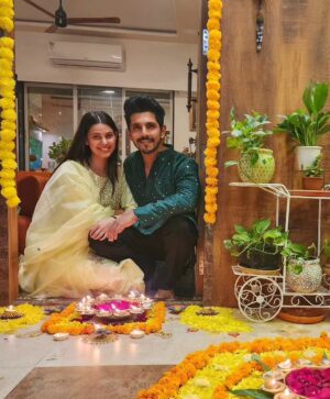 Alice Kaushik Instagram - From us, to you ❤️🪔 
#HappyDiwali #AllThingsLoveAndLight ❤️