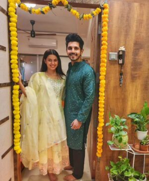 Alice Kaushik Instagram - From us, to you ❤️🪔 
#HappyDiwali #AllThingsLoveAndLight ❤️