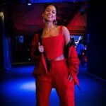 Alicia Keys Instagram - I need my UK passport cause the love and energy y’all show me IS CRAZZZZY 💜💜💜 WHATT??!!!! I gave y’all a world exclusive of ‘Lifeline’ and you were singing it back WORD for WORD 🥰🥰🥰 I promise you I’ll be back soon and we’ll take it to a whole new zonnneeee! Happy holidayz my loves 💜💜