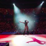Alicia Keys Instagram - I need my UK passport cause the love and energy y’all show me IS CRAZZZZY 💜💜💜 WHATT??!!!! I gave y’all a world exclusive of ‘Lifeline’ and you were singing it back WORD for WORD 🥰🥰🥰 I promise you I’ll be back soon and we’ll take it to a whole new zonnneeee! Happy holidayz my loves 💜💜