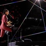 Alicia Keys Instagram - I need my UK passport cause the love and energy y’all show me IS CRAZZZZY 💜💜💜 WHATT??!!!! I gave y’all a world exclusive of ‘Lifeline’ and you were singing it back WORD for WORD 🥰🥰🥰 I promise you I’ll be back soon and we’ll take it to a whole new zonnneeee! Happy holidayz my loves 💜💜