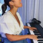 Alicia Keys Instagram - One of the ones you’ve been asking me for 😘😘😘💜💜💜What should I play next?