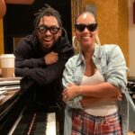 Alicia Keys Instagram - Dame amor💜💜💜 What city are you going to sing this with me in? ✨✨✨
