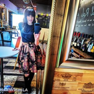 Alison Haislip Instagram - 🍷 Care for a sip? 🍷

#wineshop #winelover #holidaypartytime