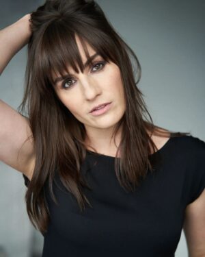 Alison Haislip Instagram - Oh hey there.

📸 @matt_kallish 
💄 @makeup_by_kristine_ 
💁‍♀️ @b_with_a_bee 

#oh #hey #there #headshot
