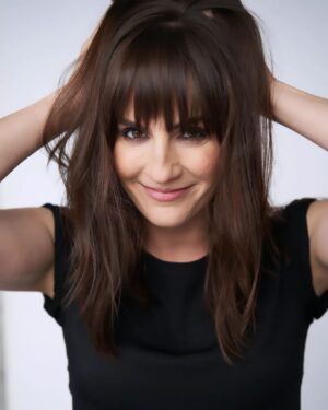 Alison Haislip Instagram - You'll never guess what I'm thinking about...

📸 @matt_kallish 
💄 @makeup_by_kristine_ 
💁‍♀️ @b_with_a_bee