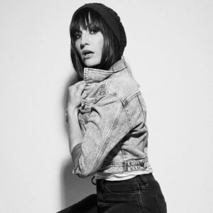 Alison Haislip Instagram - "Everything looks better in black and white..."

Kodachrome by Simon and Garfunkel (Central Park edition IYKYK)

📸 @matt_kallish
💄 @makeup_by_kristine_