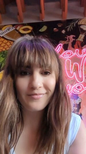 Alison Haislip Instagram - Here's what I've been doing over on TT this past week!
Follow me there (link in bio) for awesomely fun wine content. And follow @curatedwinesla to check out their fantastic wines and support a local business!

#wine
#winetasting
#wineinfluencer
#curatedwines
#curatedwinesla
#lovethewineyourewith
