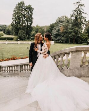 Alizée Williot Instagram - Il y a un mois jour pour jour, nous vivions le plus beau jour de notre vie, entourés de toutes les personnes que l’on aime ❤️ #22juin2019 📸 @ghania_iratni