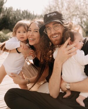 Alizée Williot Instagram - J’ai réalisé le rêve de toute ma vie.
Eux. Nous. Ma petite famille ❤️ 

Impossible de choisir 1 des 10 je les aime tellement toutes ! Vous préférez quelle photo vous ? :) 

Merci @olivia__poirier de capturer ces instants de vie si précieux 🙏🏼