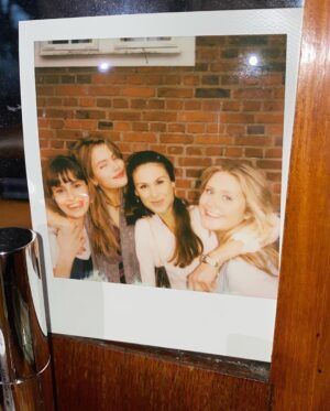 Alva Bratt Instagram - alldeles lycklig av alla fina ord från er som har tittat 🧚‍♂️♥️ <~~~> tack igen till ett fantastiskt gäng, här är några ~

@amandaadolfsson_director @frida_asp123 @fatimavarhos @camilla_ahlgren @forsman.forsman @ragnaj @igamikler @mackiable @madeleinethorcostumedesign @claralla @mwbyemma @clarabergquist @p.cabbe @aliciaeichenholz @biancakuylenstierna @dominika.newelska @esmalda @maggiewidstrand @coj_casting @wilfen @nikivalinger @sofusforssell @linnealrsson @carolinnfranklin @fanni_metelius @sarah_p_nicastro @aspvarhos @jangfeldt @maxulveson @carsten_bjornlund @letitiawardact @nicoleberki @christiankaktus @hannesalin 🪻