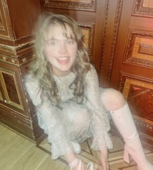 Alva Bratt Instagram - @ellesverige ~~~> 🍸🪕🐚🐚 gala!  @ateljefemman 🧡