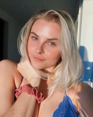 Alyssa Trask Instagram - Roses are red, Violets are blue...💌