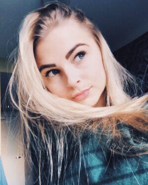Alyssa Trask Instagram - Me waiting for that morning coffee to kick in 👀