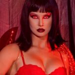 Amanda Cerny Instagram - First #Halloween look has arrived 😈🔥 @elnaz_golrokh #costume #girls #halloweencostume