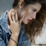 Amanda Cerny Instagram - Guess who’s been secretly doubling as a jewelry designer? 🕵️‍♀️💎Excited to unveil Amanda Cerny X GLAMIRA - where sophistication gets a splash of my playful flair! Just in time for Christmas 🎄 , because we all deserve to sparkle a bit extra this season. Perfect for gifting (or self-spoiling 😉 ). Dive into the dazzle baby! ⭐️ #GLAMIRA #ThisIsSoYou #AmandaCernyxGLAMIRA #ad