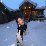 Amanda Cerny Instagram - This vacation is one for the books! Thank you @airbnb 🏠❄️ The home was somehow even better than the photos!! Felt like I packed up and moved to snowy Colorado, my pups were pleasantly confused😂😍🥰 #Breckenridge #Colorado WHERE TO NEXT?! 🤔 Breckenridge, Colorado