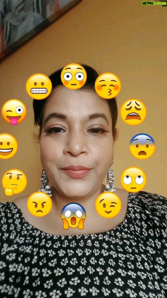 Ambika Ranjankar Instagram - I love using emoticons💕 when I send text messages, loved to do this reels🎞 thanks @instagram I could mimic the emoticons! Enjoy and Do make your reels using this filter and tag me👍#reelswithhasmukhi #reelsinstagram #reelsvideo #reelsfeelit #reelkarofeelkaro #reelindia