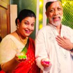 Ambika Ranjankar Instagram - तुम्हा सगळ्यांना दीपावलीच्या हार्दिक शुभेच्छा व नूतन वर्षाभिनंदन सभी को दीपावली की हार्दिक शुभकामनाएं एवं नए वर्ष की हार्दिक शुभकामनाएं Wish you all a very Happy Deepawali and Prosperous New year 🪔🧨🎆🎉🎇🎁🙏 #post #instagood #instagram #instadaily #instalike #insta #creators #diwali #celebration #family #familytime #festivevibes #festival #india #indian #इंडियन #indianfestival #indianfestivals #traditionalwear #trendingnow #trending #trend #daily #instafamily