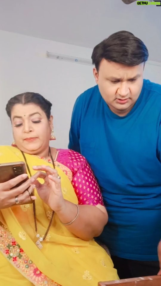 Ambika Ranjankar Instagram - Chalak pati ki ati chalak patni 🤣 #nirmalsoni #foryou #foryoupage #forfun #comedy #comedyreels #funnyreels #funnycouple #funnyvideos #onscreencouple #drhathi #tmkoc #tarakmehtakaultachashma