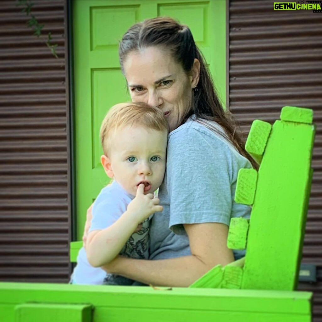 Amy Bailey Instagram - When u just want to enjoy ur lime green bench but #paparazzi. @miniateam 💚