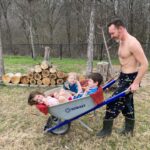 Amy Bailey Instagram – Topless husband in pac-man pjs Workin the land
With a barrow-full of offspring.

Pure poetry.

#MeetYouInTheBedchamber @miniateam