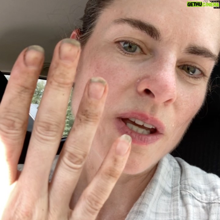 Amy Bailey Instagram - BEAUTY SECRETS REVEALED! Omg you guys I HAD to share this beauty tip with you! 💅 I feel so kewt and wanted y’all to feel kewt too! Comment below what other tips you want me to reveal in my next video! #beautytips #organic