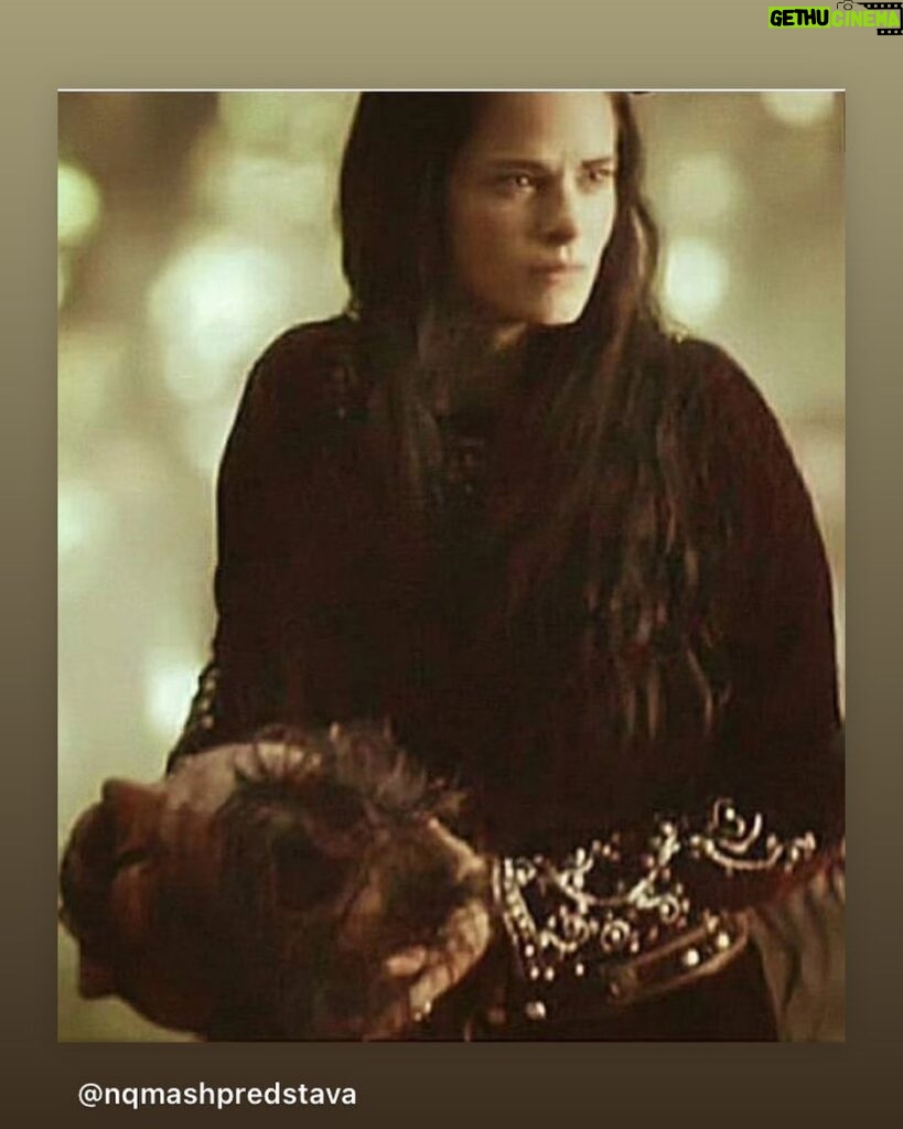 Amy Bailey Instagram - Thanks @nqmashpredstava …I’ve never seen this photo before… Just casually carrying a decapitated head. Ya know, all in a day’s work 👸🏻🔪 #vikings