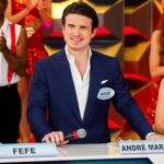 André Marinho Instagram - 🎤🎶🎅🏼🎄 É AGORA! Assista nesse momento, ao vivo, na tela do SBT minha estreia como cantor na “Disputa Musical” do eterno @pgmsilviosantos comandado pela minha querida @patriciaabravanel com as melhores companheiras de equipe que eu poderia pedir: @giulia & @fefe provaram que os homens definitivamente são ninguém sem as mulheres 😅! Prometo pra vocês - como nunca antes - que vocês vão rir (provavelmente pra não chorar) da minha versão de “Esse Cara Sou Eu” do Rei Roberto Carlos! 🤣 Feliz natal a todos vocês que me acompanham e me apoiam aqui todos os dias. Seguimos Juntos! 🤝🚀 SBT - Sistema Brasileiro De Televisão