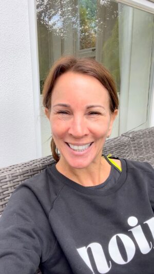 Andrea McLean Instagram - I’m part of a free masterclass tonight called ‘5 Ways to Get Confident’ with the amazing @lisajohnsonstrategist 

🙌 It’s free
❤️ It’s for everyone 
🙏 It’s online (so you don’t need to go anywhere)
⏰ It’s tonight from 8-9pm GMT 
👆 I’ve put the link to join in my linktree 

See you tonight at 8!