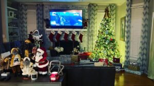 Andrew Gillum Instagram - L👀K who showed up for Christmas morning uninvited - - - but more than welcomed 😜 (especially since we’re in their habitat). 

I pray that you all have a wonderful and loving Christmas Day, safely surrounded by the people you love. 

Merry Christmas!  #HappyBirthdayJesus🙏🏾