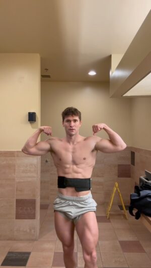 Andrew Neighbors Instagram - I mostly use this workout belt for pictures. More of this video in link in my bio:)