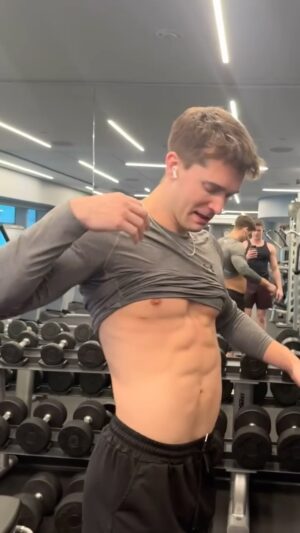 Andrew Neighbors Instagram - Some kind of abs every day too. 5 sets usually. Love these cable crunches 😝