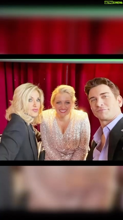 Andy Karl Instagram - Look who’s guesting as guest singers singing a little @taylorswift on the latest episode of @gossipgirl on @hbomax 😜 ❌⭕️❌⭕️ . . @alistroker @andykarl 🎤🎤🎤 🎥 @satyasees ✍️ @joshsafran et al⭐️‼️ THANK YOU for having us 📺 💖💖 . . . #gossipgirl #hbomax #newepisode #youknowyouloveme #cameo #guestsinger #singer #tv