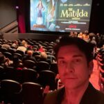 Andy Karl Instagram - “When I grow up” I want to be like everyone in the #Matildamovie! Got to meet a few people including the very classy and funny @sindhuvee who is brilliant in the film, the magnificent @andreariseborough #emmathompson and GHD friends Mathew Warchus and Rob Howell. Plan some time during Christmas to watch Matilda on @netflix no matter what age you are it will speak to you. ❤️ 🎂 📕🧠🎶 🎥 . . . #nyc #matildamovie #premiere #paristheatre #matthewwarchus #emmathompson