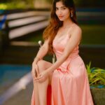 Angel Rai Instagram - Door tujhse main jake bata kya karu? Kya karu? #foryou #angelrai #trending #viral #love #trend #trendingpic #wings #angellover #2023 #newfashion #newtrend #style #fashionpic