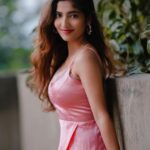 Angel Rai Instagram - Door tujhse main jake bata kya karu? Kya karu? #foryou #angelrai #trending #viral #love #trend #trendingpic #wings #angellover #2023 #newfashion #newtrend #style #fashionpic