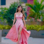 Angel Rai Instagram - Door tujhse main jake bata kya karu? Kya karu? #foryou #angelrai #trending #viral #love #trend #trendingpic #wings #angellover #2023 #newfashion #newtrend #style #fashionpic