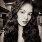 Angela Morena Instagram - Tell me you see me.